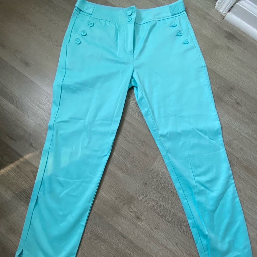 Sag harbor denim size 6 capri. In a beautiful shade of blue